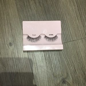 Posh style kiss lashes
